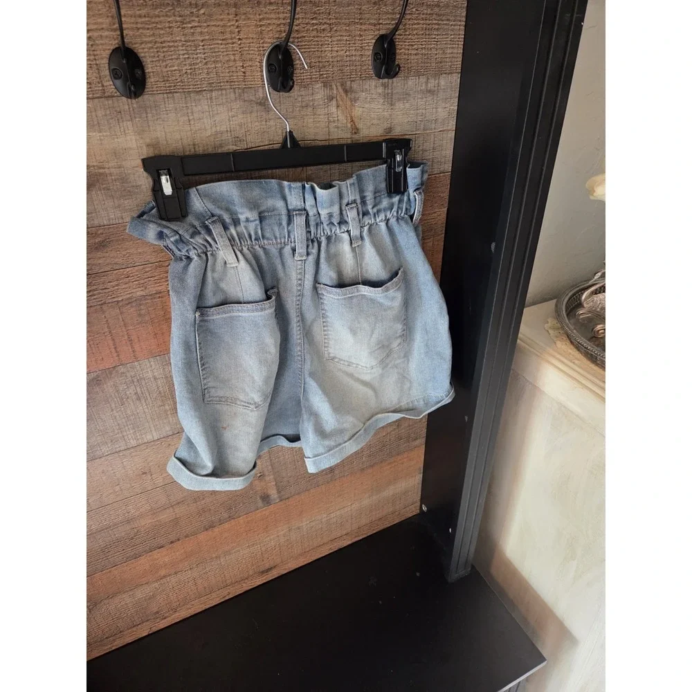 Y2K Inspired No Boundries Short Size 3/5
